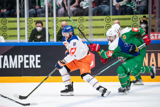Jukka Peltola of Tappara and Ludvig Larsson of Rögle