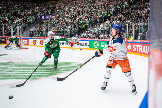 William Wallinder of Rögle and Kristian Tanus of Tappara