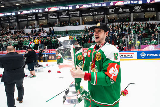 Brady Ferguson of Rögle celebrates with the trophy