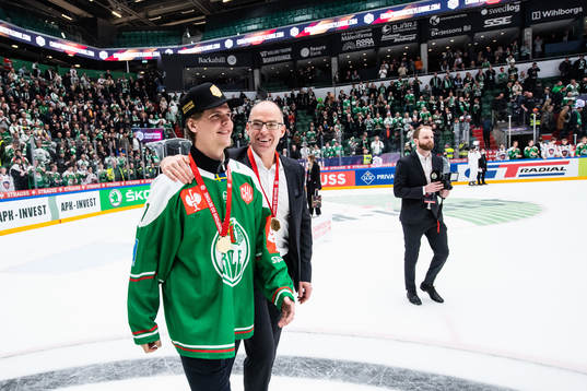 Erlend Lesund and Daniel Koch, club director of Rögle