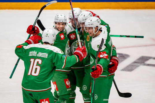 Daniel Zaar of Rögle celebrates 2-0 with teammates