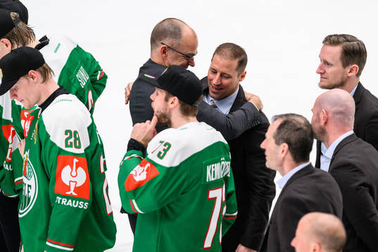 Cam Abbott, head coach of Rögle celebrates