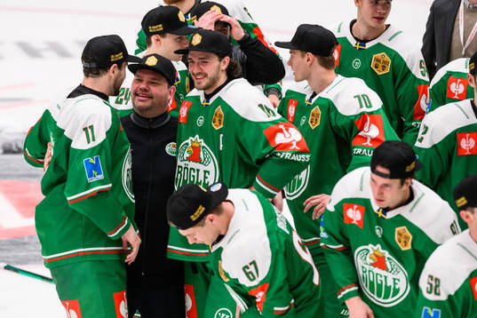 Frederik Andersen, equipement manager of Rögle celebrates