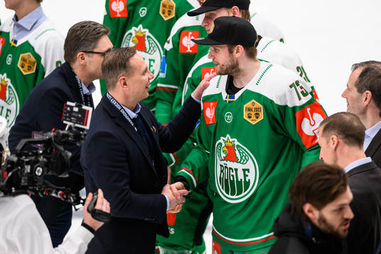 Jussi Tapola, Head Coach of Tappara congratulates Valtteri