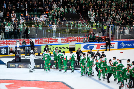 Players of Rögle receives their medals