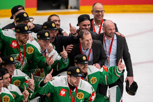 Jan Larsson, assistant coach of Rögle celebrates