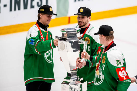 Erlend Lesund and Mattias Sjögren of Rögle celebrates