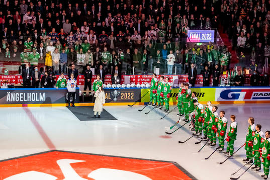 Jill johnson sings the swedish national anthem
