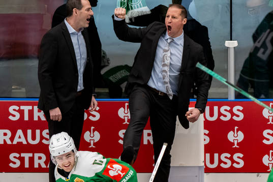 Cam Abbott, head coach of Rögle celebrates