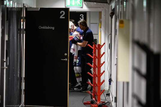 Djurgårdens Ludvig Hedström lämnar skadad