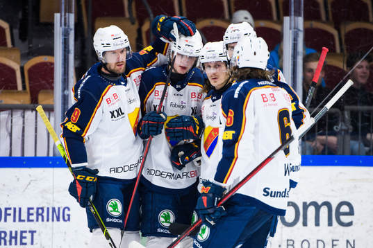 Djurgårdens Marcus Sörensen jublar med lagkamrater
