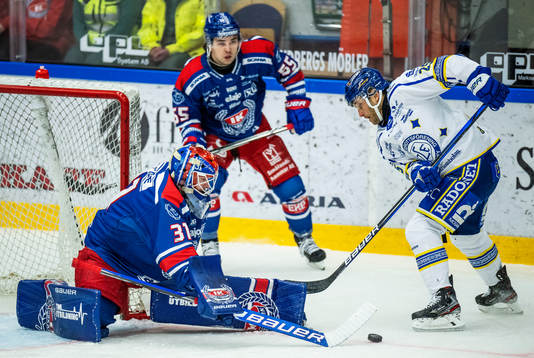 Oskarshamns målvakt Tim Juel och Leksands Carter Camper