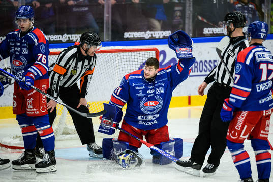 Oskarshamns målvakt Tim Juel utan hjälm