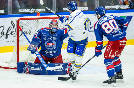 Oskarshamns målvakt Tim Juel och Tomas Zohorna samt