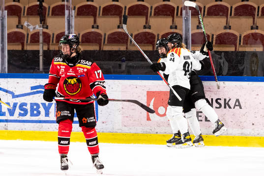 Brynäs Denisa Krizova jublar