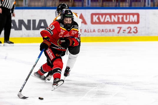 Luleås Pernilla Forsgren i krock med Brynäs Katerina