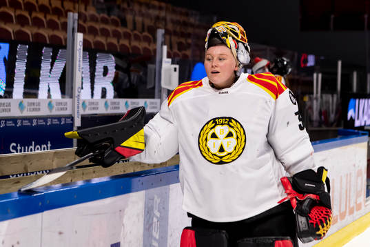 Brynäs målvakt Ellen Jonsson jublar