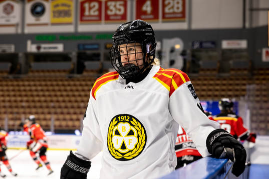 Brynäs Anna Meixner vid sargkanten