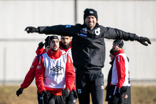 Daniel Krezic och tränare Tobias Solberg