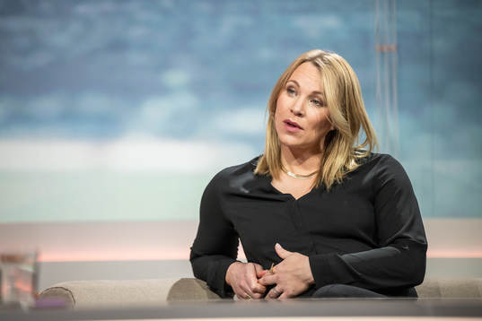 Johanna Frisk i Viaplays studio