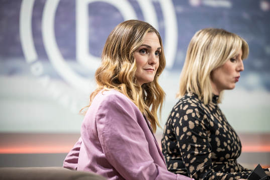 Programledare Lovisa Giertta och Johanna Ojala i Viaplays
