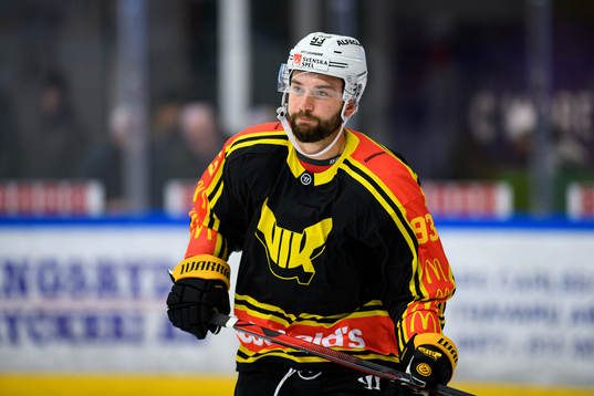 Västerås Ilya Arkalov innan ishockeymatchen i