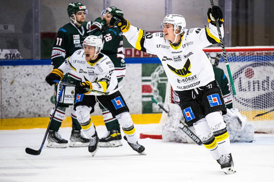 Västerås Isak Skedung  jublar