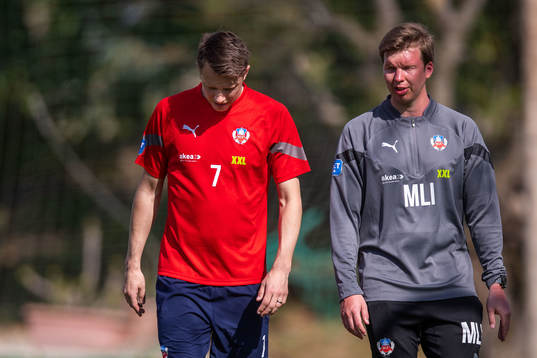 Viktor Lundberg och fysioterapeut Marcus Linnér