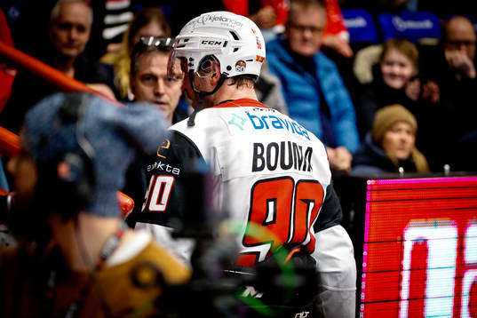 Malmö Redhawks Lance Bouma lämnar planen