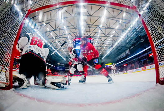Malmö Redhawks målvakt Oscar Alsenfelt och Örebros Jani