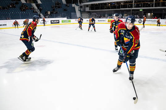 Djurgårdens Fredrik Forsberg värmer upp