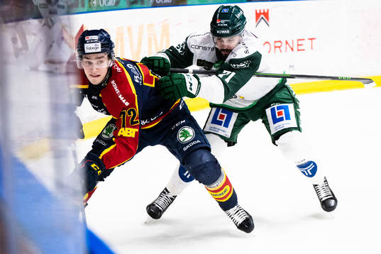 Djurgårdens William Eklund och Färjestads Jesse Virtanen