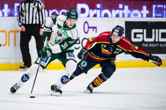 Färjestads Carl Jakobsson och Djurgårdens Filiph Engsund