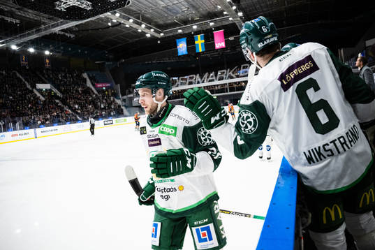 Färjestads Per Åslund jublar