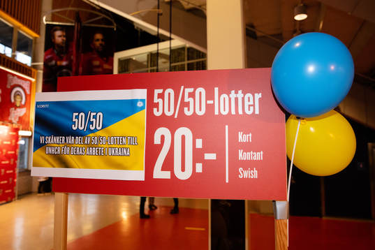 A lottery is arranged in which Frölunda donates their