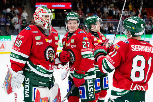 Frölundas målvakt Matthew Tomkins jublar ihop med Teodor