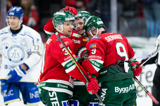 Frölundas Jan Mursak jublar ihop med Nicklas Lasu  och Max