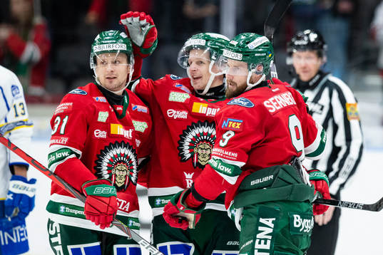 Frölundas Jan Mursak jublar ihop med Nicklas Lasu  och Max