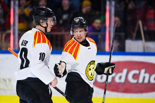 Brynäs Noel Gunler och Chay Genoway deppar