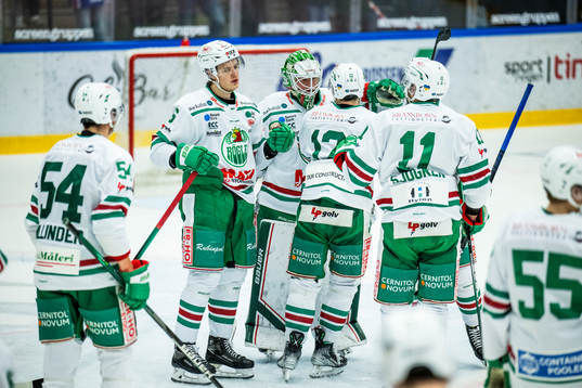 Rögles spelare jublar