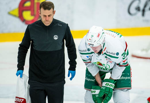 Rögles Adam Edström har ont