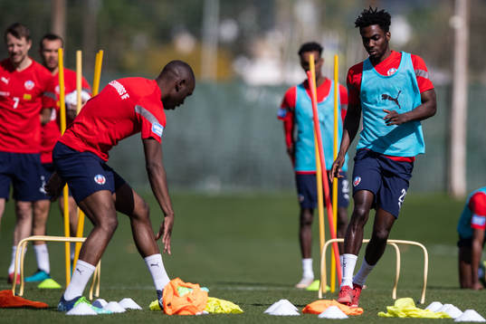 Ravy Tsouka-Dozi och Benjamin Acquah