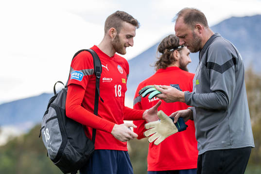 Målvakt Alexander Nilsson och sportchef Andreas Granqvist