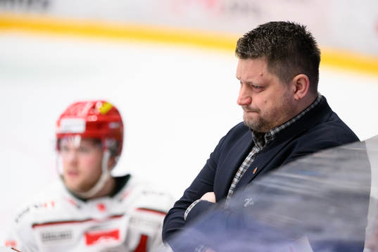 Modos tränare Mattias Karlin