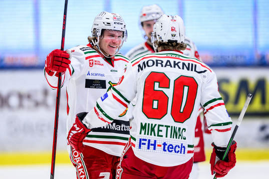 Moras Anton Heikkinen jublar