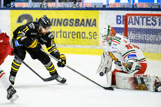 Västerås Sviatoslav Grebenshchikov och Moras målvakt