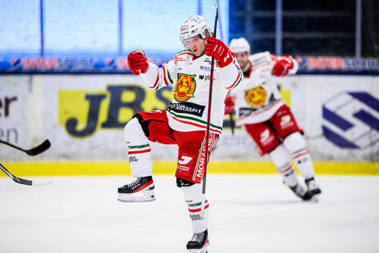 Moras Anton Heikkinen jublar