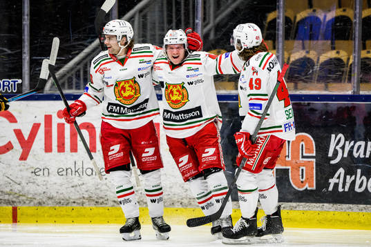 Moras Anton Heikkinen jublar med lagkamrater