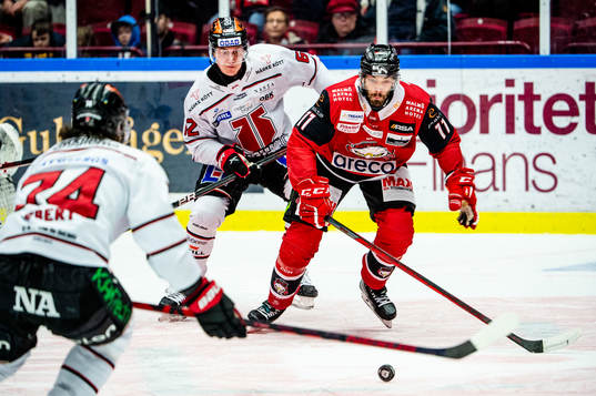 Malmö Redhawks Markus Lauridsen mot Örebros Robert Leino