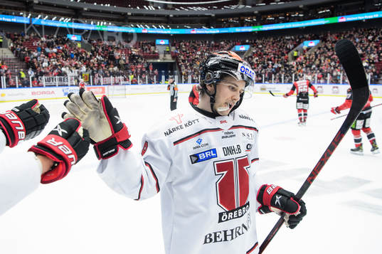 Örebros Nicholas Halloran jublar